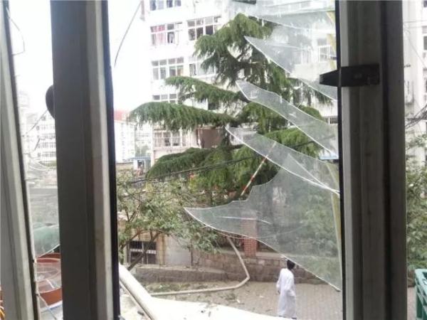 突發(fā)！青島一居民樓發(fā)生爆燃！已造1人死亡，7人受傷！3公里外有震感…