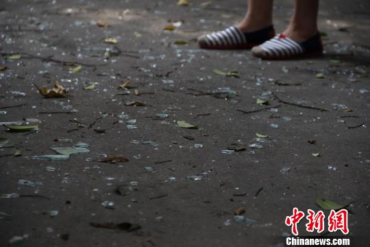 圖為煤氣爆燃民房。 朱柳融 攝